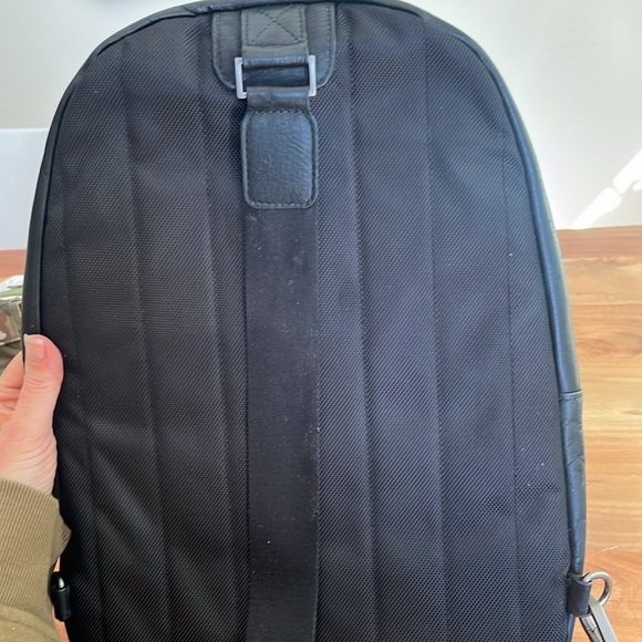 Kenneth Cole Full grain leather sling Columbian Backpack for 13” laptops - Picture 7 of 13